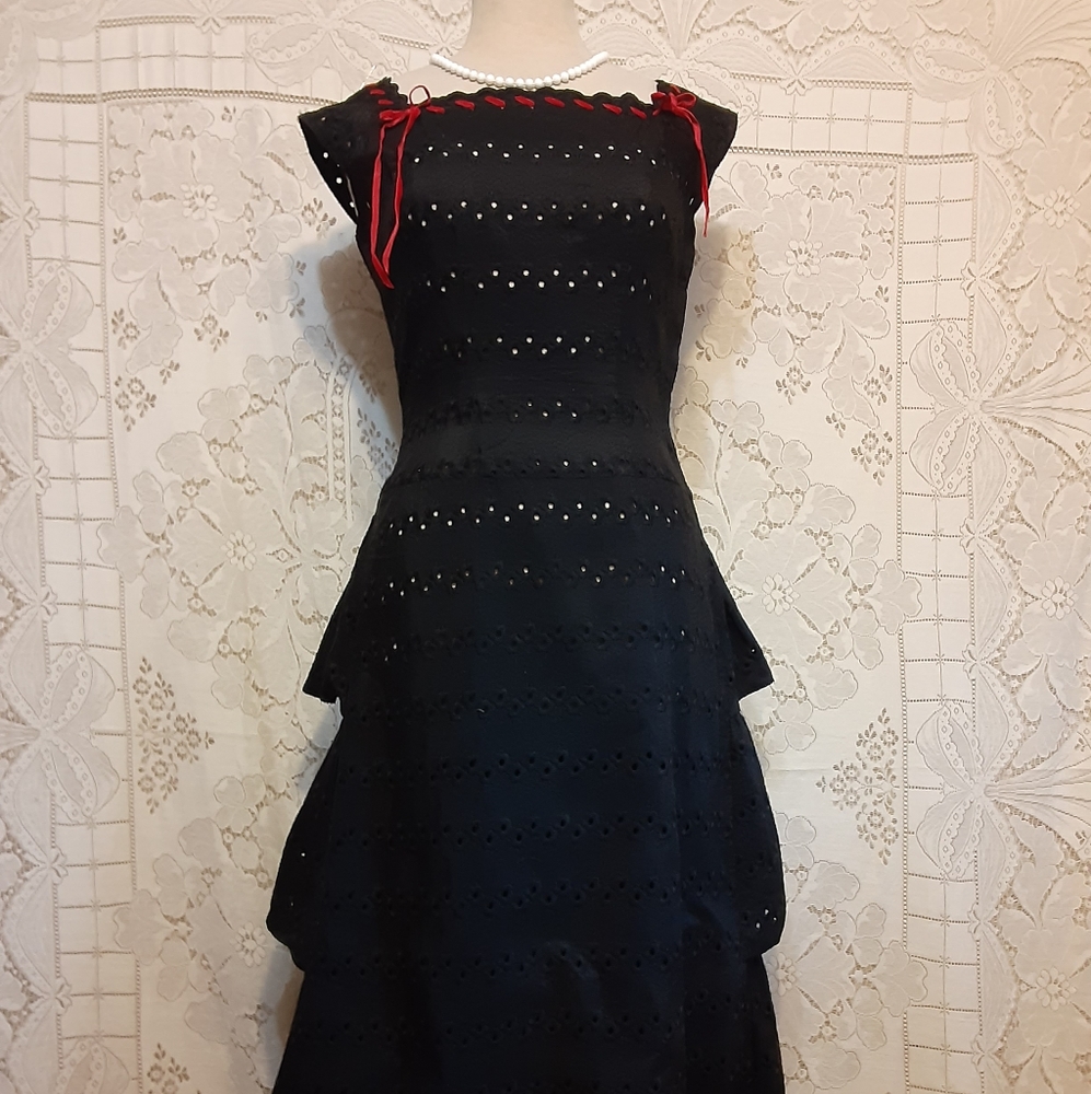 Vintage 1950s LOLITA Eyelet Taffeta Party Dress Size M - Picture 3 of 16